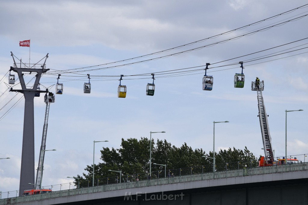 Koelner Seilbahn Gondel blieb haengen Koeln Linksrheinisch P133.JPG - Miklos Laubert